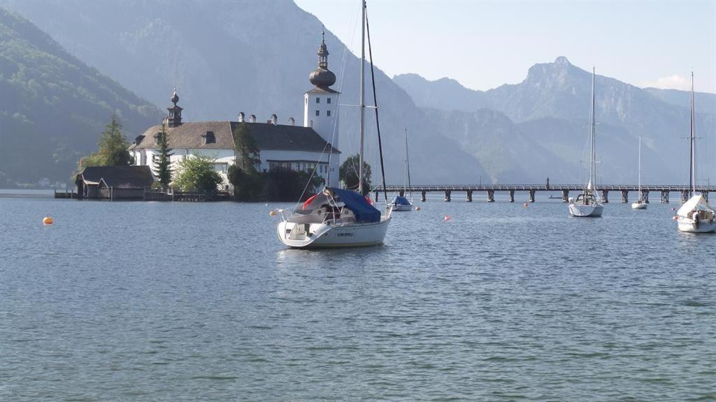 Wolfis Traunseeblick - Mit Kostenlosem Parkplatz Direkt An Der Unterkunft Gmunden Luaran gambar