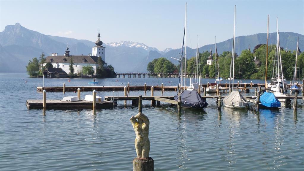 Wolfis Traunseeblick - Mit Kostenlosem Parkplatz Direkt An Der Unterkunft Gmunden Luaran gambar